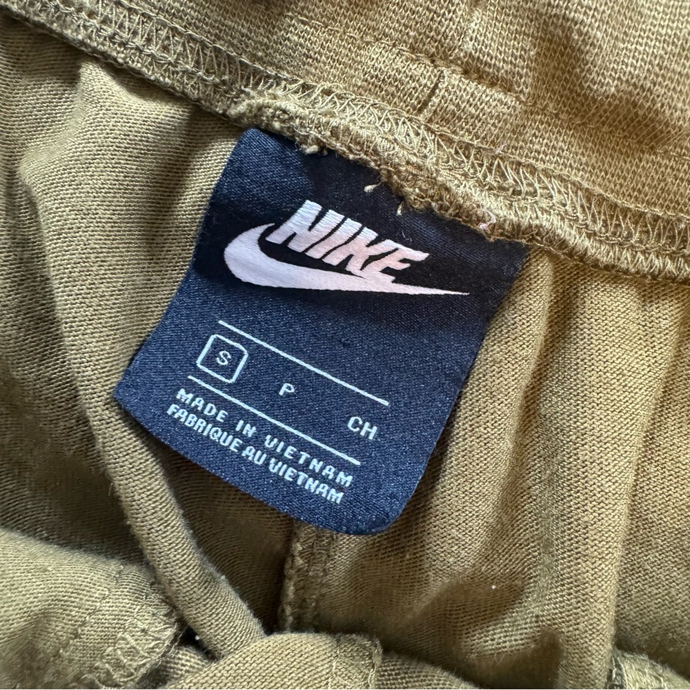 Nike olive green athletic athliesure shorts - Picture 5 of 5
